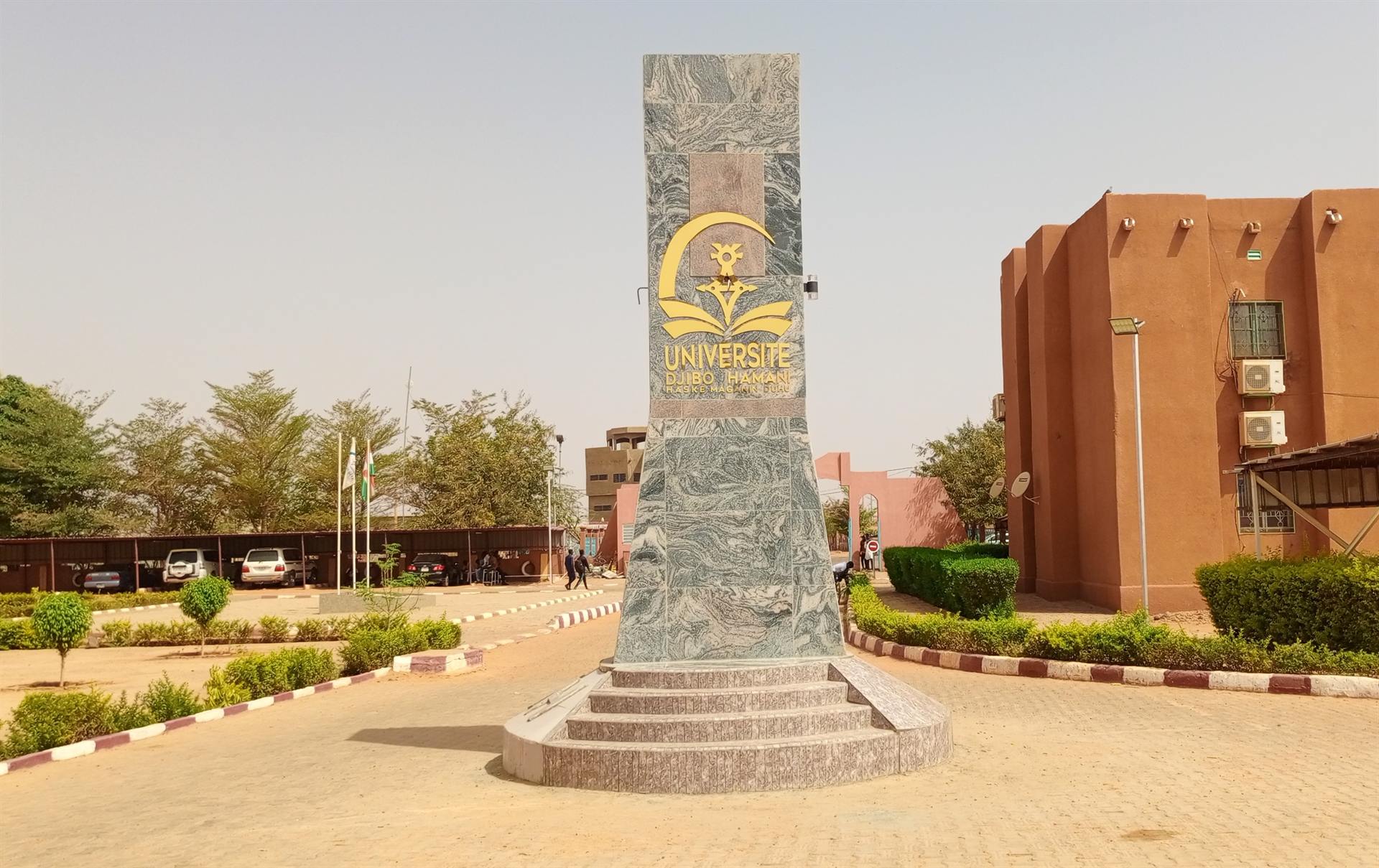Le monument de l'Université Djibo Hamani
